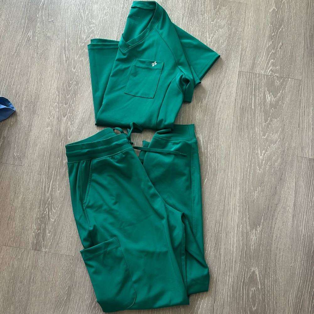 jogger scrub set
